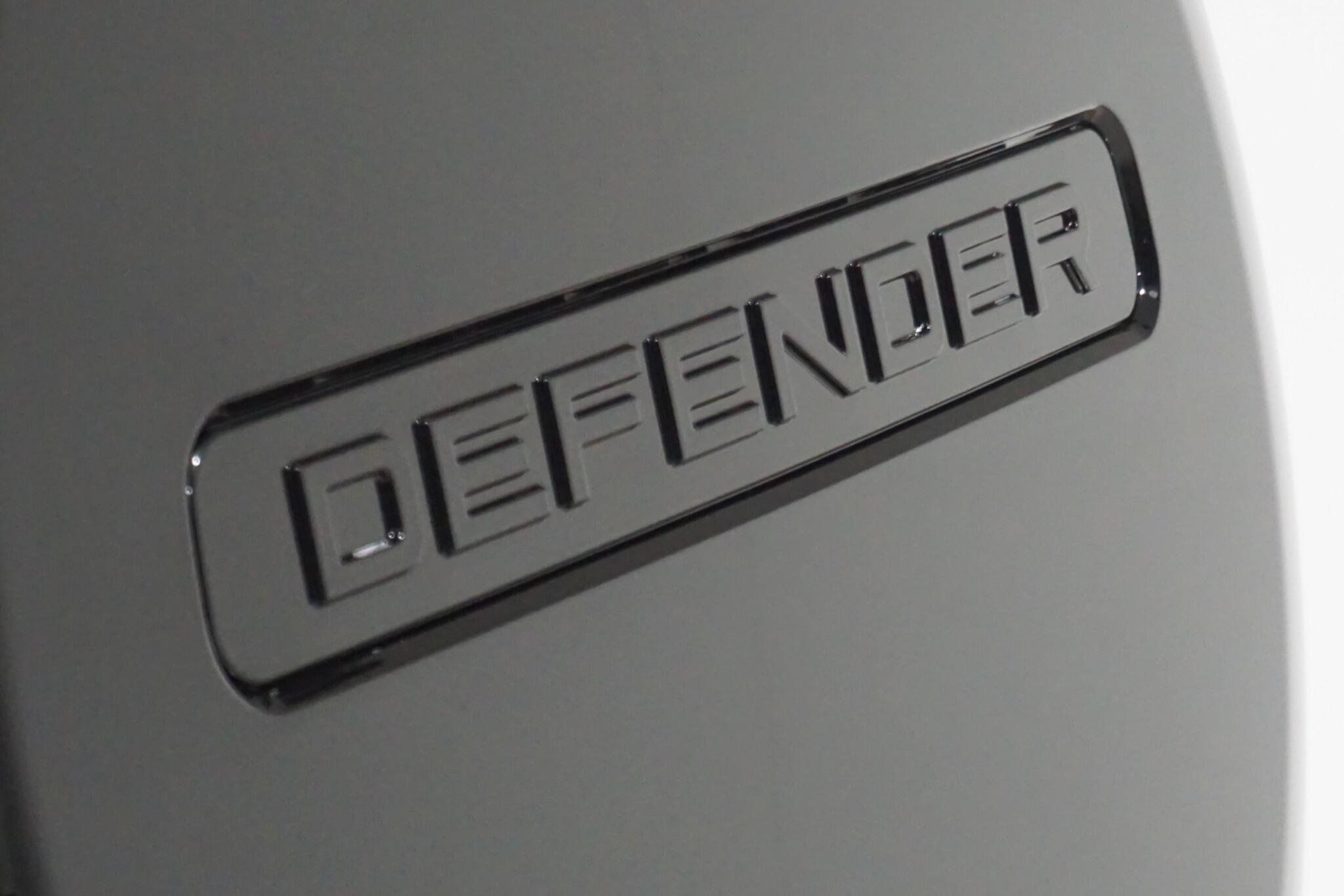 Land Rover Defender 110 3.0 D250 MHEV X-Dynamic SE SUV 5dr Diesel Auto 4WD Euro 6 (s/s) (250 ps)